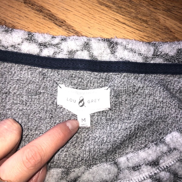 Long sleek shirt with texture - Picture 2 of 3